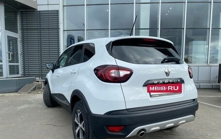 Renault Kaptur I рестайлинг, 2022 год, 1 619 000 рублей, 3 фотография