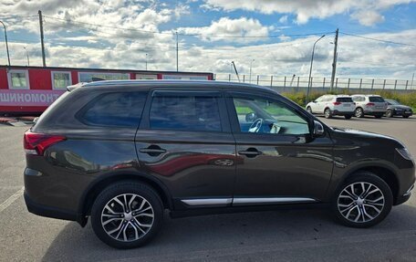 Mitsubishi Outlander III рестайлинг 3, 2018 год, 1 890 000 рублей, 5 фотография