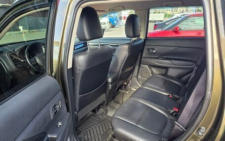 Mitsubishi Outlander III рестайлинг 3, 2018 год, 1 890 000 рублей, 10 фотография
