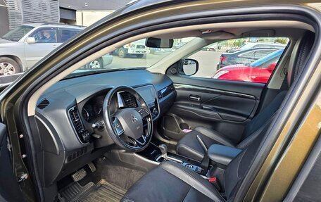 Mitsubishi Outlander III рестайлинг 3, 2018 год, 1 890 000 рублей, 9 фотография