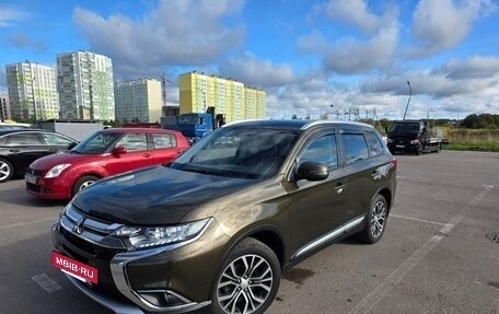 Mitsubishi Outlander III рестайлинг 3, 2018 год, 1 890 000 рублей, 2 фотография