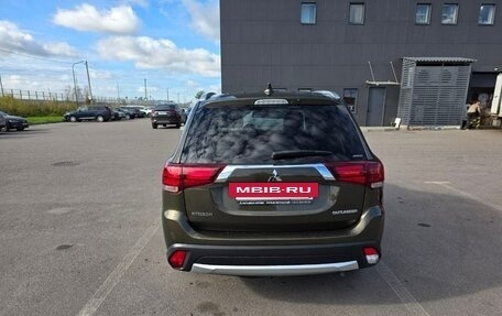 Mitsubishi Outlander III рестайлинг 3, 2018 год, 1 890 000 рублей, 4 фотография