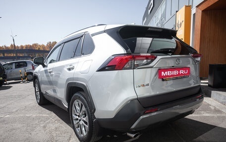 Toyota RAV4, 2021 год, 2 997 000 рублей, 5 фотография