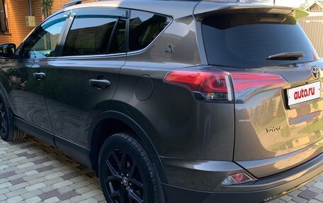 Toyota RAV4, 2018 год, 2 380 000 рублей, 3 фотография