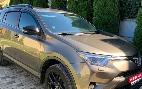 Toyota RAV4, 2018 год, 2 380 000 рублей, 5 фотография