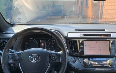 Toyota RAV4, 2018 год, 2 380 000 рублей, 9 фотография