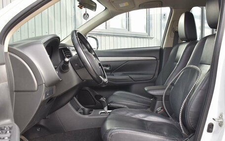 Mitsubishi Outlander III рестайлинг 3, 2015 год, 1 349 999 рублей, 14 фотография