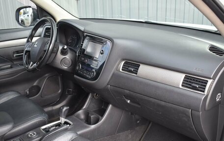 Mitsubishi Outlander III рестайлинг 3, 2015 год, 1 349 999 рублей, 16 фотография