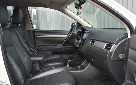 Mitsubishi Outlander III рестайлинг 3, 2015 год, 1 349 999 рублей, 17 фотография