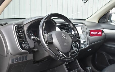 Mitsubishi Outlander III рестайлинг 3, 2015 год, 1 349 999 рублей, 13 фотография