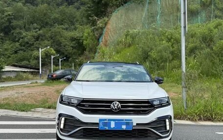 Volkswagen T-Roc I, 2021 год, 1 610 000 рублей, 2 фотография