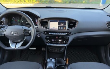 Hyundai IONIQ, 2017 год, 1 540 000 рублей, 15 фотография