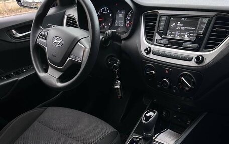 Hyundai Solaris II рестайлинг, 2018 год, 1 350 000 рублей, 16 фотография