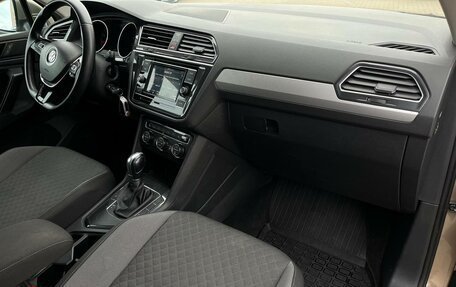 Volkswagen Tiguan II, 2018 год, 1 930 000 рублей, 15 фотография
