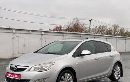 Opel Astra J, 2011 год, 780 000 рублей, 1 фотография