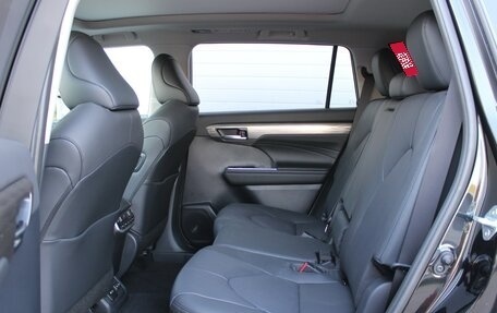 Toyota Highlander, 2025 год, 5 850 000 рублей, 31 фотография