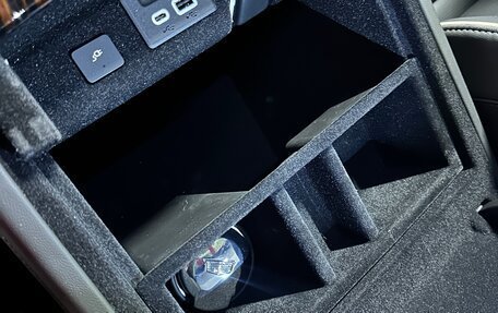 Cadillac Escalade V, 2022 год, 9 999 000 рублей, 27 фотография