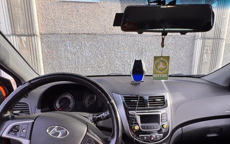 Hyundai Solaris II рестайлинг, 2015 год, 1 100 000 рублей, 5 фотография