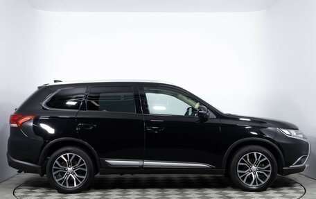 Mitsubishi Outlander III рестайлинг 3, 2018 год, 1 700 000 рублей, 4 фотография