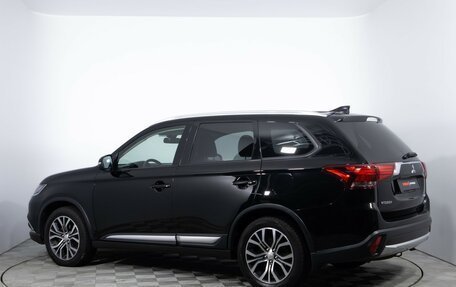 Mitsubishi Outlander III рестайлинг 3, 2018 год, 1 700 000 рублей, 7 фотография