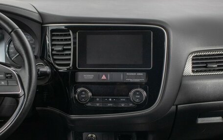 Mitsubishi Outlander III рестайлинг 3, 2018 год, 1 700 000 рублей, 14 фотография