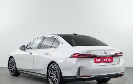 BMW 5 серия, 2023 год, 7 788 430 рублей, 2 фотография