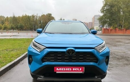 Toyota RAV4, 2021 год, 3 850 000 рублей, 2 фотография