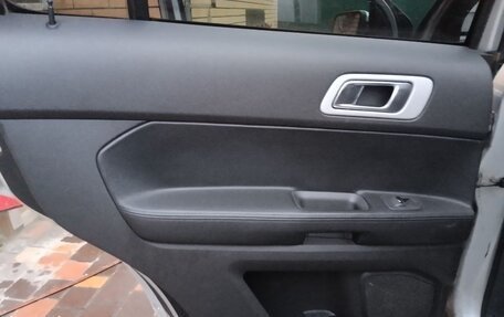 Ford Explorer VI, 2013 год, 1 600 000 рублей, 23 фотография