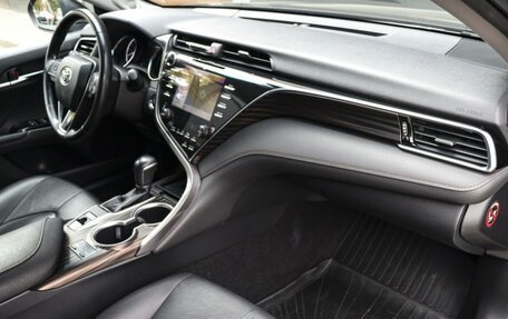 Toyota Camry, 2018 год, 3 200 000 рублей, 18 фотография