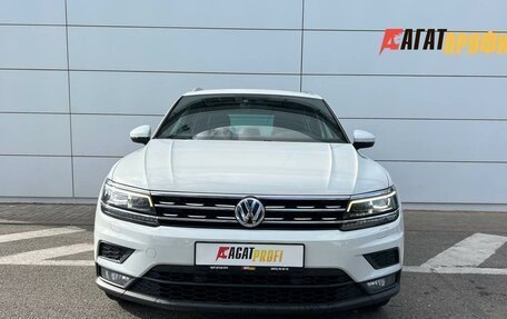 Volkswagen Tiguan II, 2018 год, 2 244 000 рублей, 2 фотография