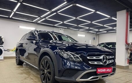 Mercedes-Benz E-Класс, 2018 год, 4 000 000 рублей, 1 фотография