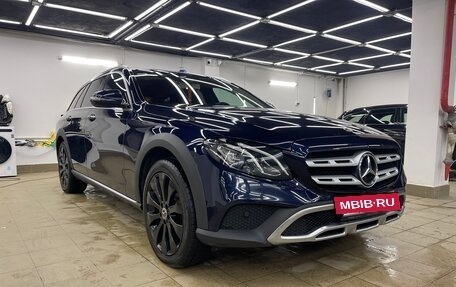 Mercedes-Benz E-Класс, 2018 год, 4 000 000 рублей, 2 фотография