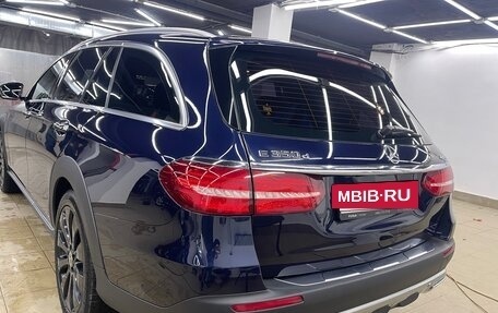 Mercedes-Benz E-Класс, 2018 год, 4 000 000 рублей, 10 фотография