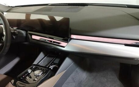 BMW 5 серия, 2024 год, 9 100 000 рублей, 10 фотография