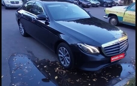 Mercedes-Benz E-Класс, 2019 год, 2 350 000 рублей, 1 фотография