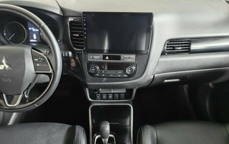 Mitsubishi Outlander III рестайлинг 3, 2019 год, 2 349 000 рублей, 12 фотография
