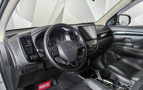 Mitsubishi Outlander III рестайлинг 3, 2019 год, 2 349 000 рублей, 15 фотография