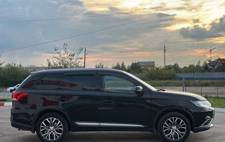 Mitsubishi Outlander III рестайлинг 3, 2016 год, 1 775 000 рублей, 4 фотография