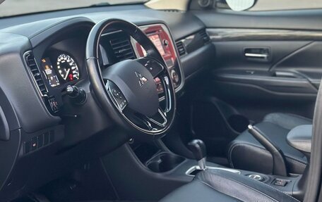 Mitsubishi Outlander III рестайлинг 3, 2016 год, 1 775 000 рублей, 7 фотография