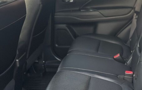 Mitsubishi Outlander III рестайлинг 3, 2016 год, 1 775 000 рублей, 10 фотография