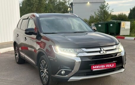 Mitsubishi Outlander III рестайлинг 3, 2016 год, 1 775 000 рублей, 2 фотография