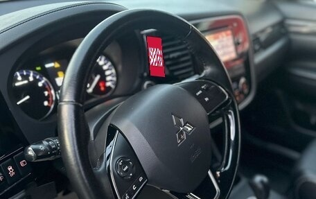 Mitsubishi Outlander III рестайлинг 3, 2016 год, 1 775 000 рублей, 11 фотография