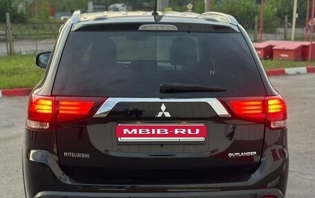 Mitsubishi Outlander III рестайлинг 3, 2016 год, 1 775 000 рублей, 6 фотография