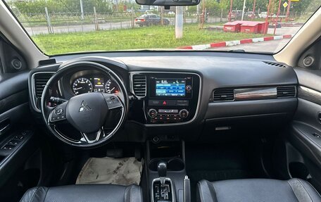 Mitsubishi Outlander III рестайлинг 3, 2016 год, 1 775 000 рублей, 13 фотография