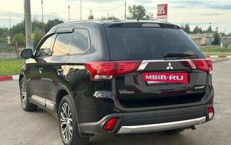 Mitsubishi Outlander III рестайлинг 3, 2016 год, 1 775 000 рублей, 15 фотография
