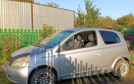 Toyota Yaris I рестайлинг, 2001 год, 250 000 рублей, 1 фотография