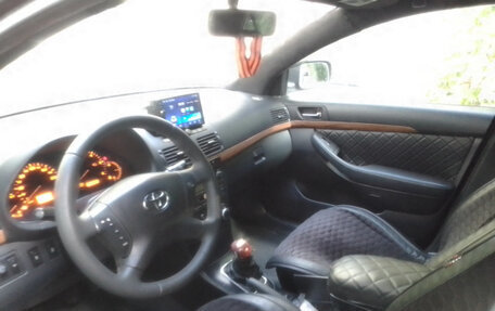 Toyota Avensis III рестайлинг, 2004 год, 650 000 рублей, 12 фотография