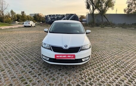 Skoda Rapid I, 2015 год, 900 000 рублей, 2 фотография