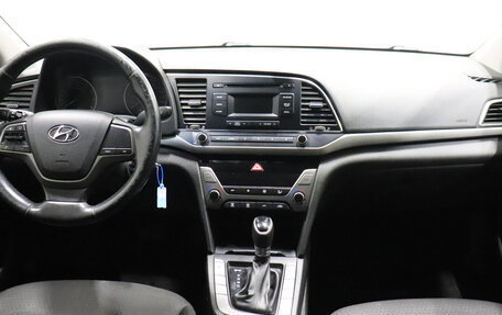 Hyundai Elantra VI рестайлинг, 2018 год, 1 056 000 рублей, 8 фотография