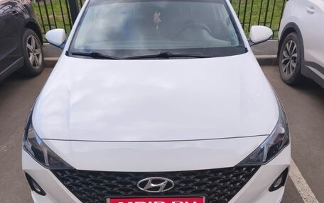 Hyundai Solaris II рестайлинг, 2021 год, 1 850 000 рублей, 1 фотография
